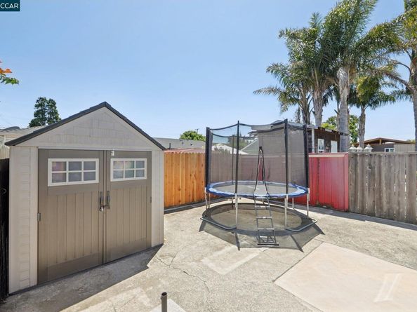 2110 Hellings Avenue, Richmond CA 94801