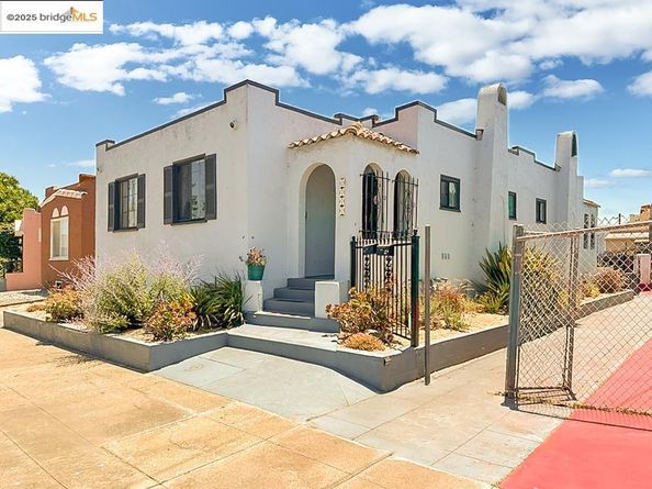 2775 E 21St St, Oakland CA 94601