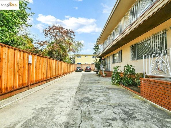 3300 Brookdale Ave, Oakland CA 94602