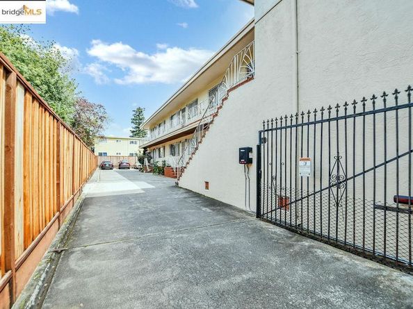 3300 Brookdale Ave, Oakland CA 94602