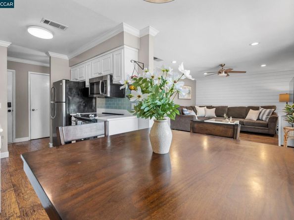 825 Oak Grove Rd 62, Concord CA 94518