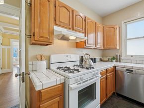 2002 Chestnut St, Oakland CA 94607
