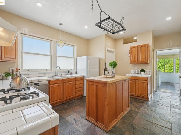2002 Chestnut St, Oakland CA 94607
