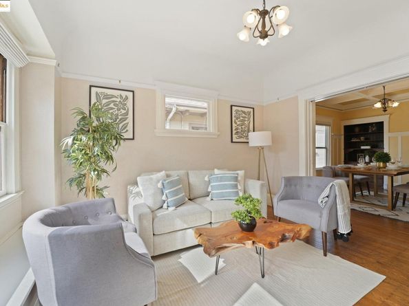 2002 Chestnut St, Oakland CA 94607