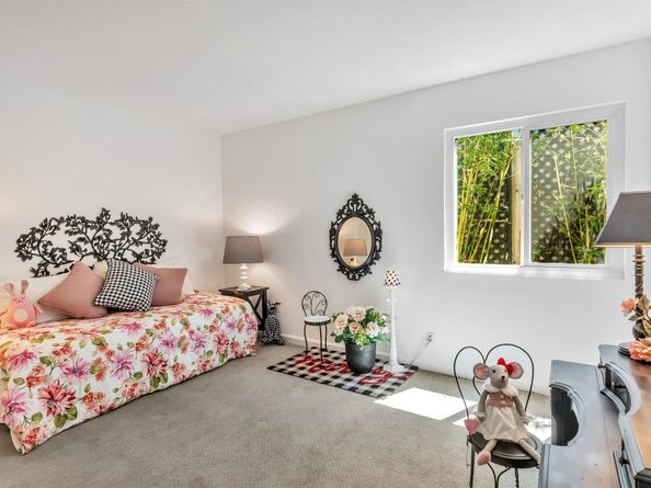 22561 Mossy Rock Dr, Hayward CA 94541