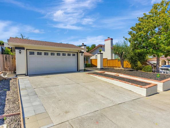 22561 Mossy Rock Dr, Hayward CA 94541