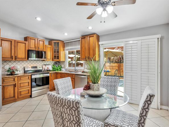 22561 Mossy Rock Dr, Hayward CA 94541
