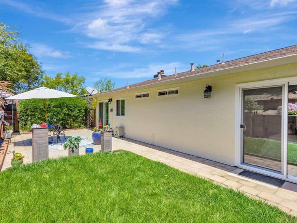 22561 Mossy Rock Dr, Hayward CA 94541
