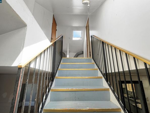 215 Thornton Ave, San Francisco CA 94124