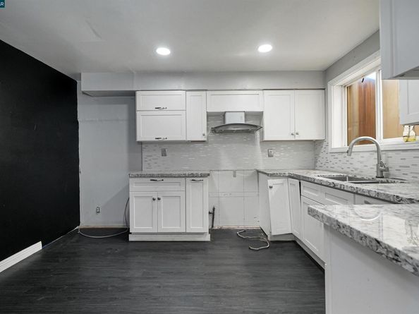 215 Thornton Ave, San Francisco CA 94124