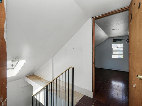 215 Thornton Ave, San Francisco CA 94124