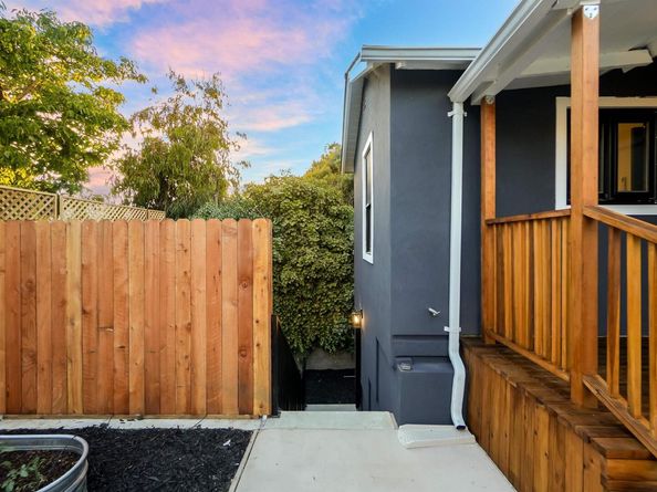 5229 Miles Ave, Oakland CA 94618