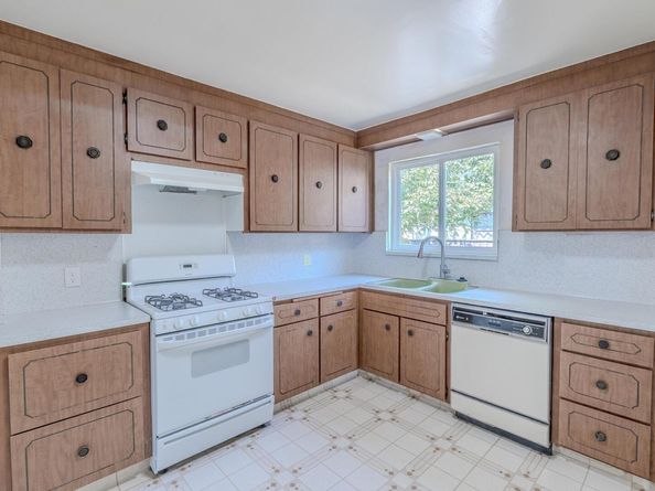 15083 Alexandria St, San Leandro CA 94579