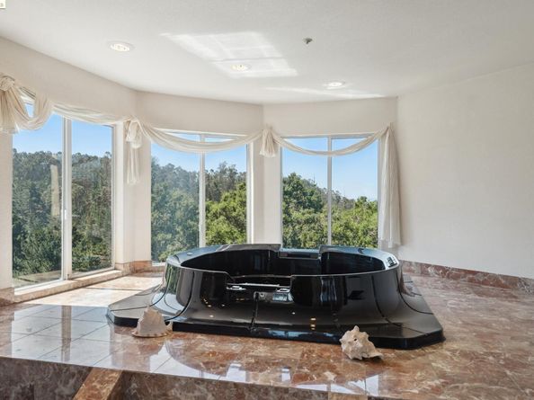 2335 Tunnel Rd, Oakland CA 94611