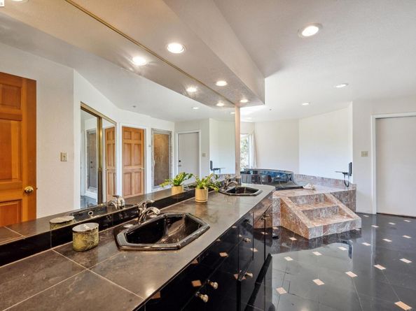 2335 Tunnel Rd, Oakland CA 94611