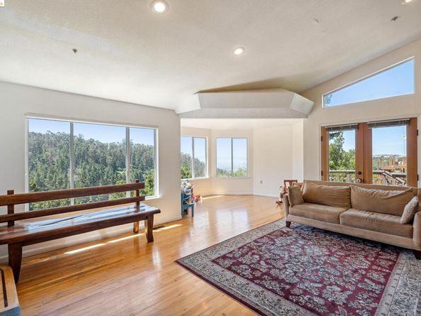 2335 Tunnel Rd, Oakland CA 94611