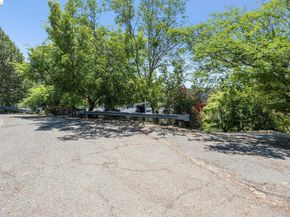 2335 Tunnel Rd, Oakland CA 94611