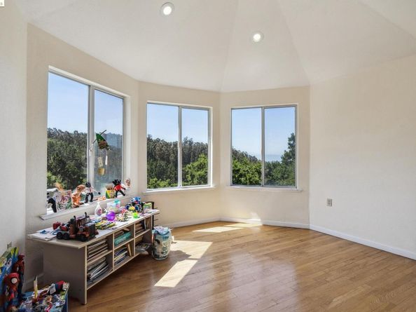 2335 Tunnel Rd, Oakland CA 94611