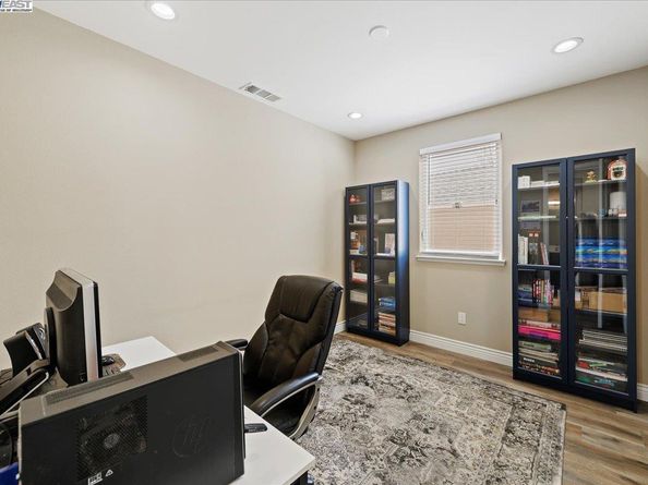 736 N P St, Livermore CA 94551