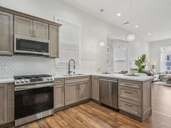 875 Wood St, Oakland CA 94607