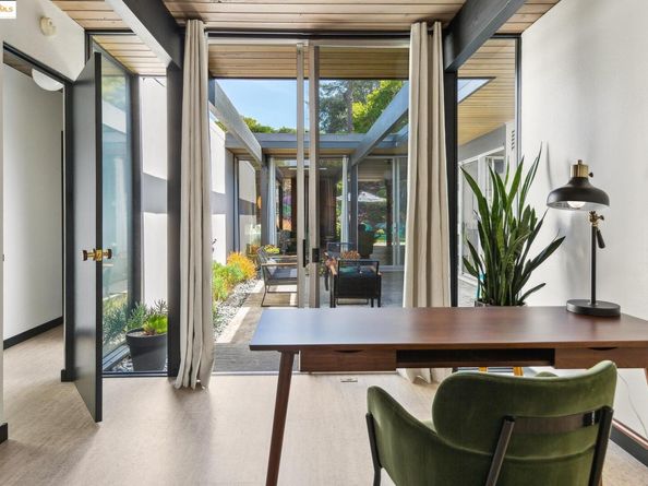 8156 Coach Dr, Oakland CA 94605