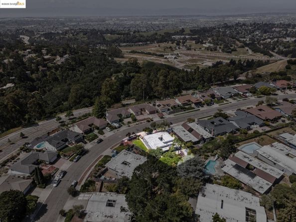 8156 Coach Dr, Oakland CA 94605