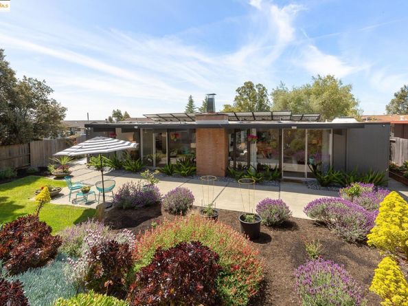 8156 Coach Dr, Oakland CA 94605
