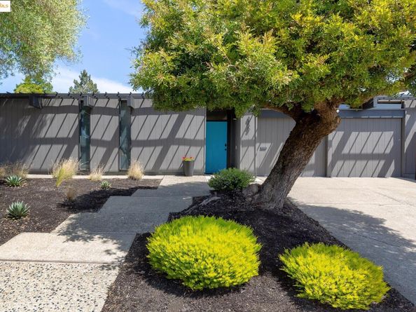 8156 Coach Dr, Oakland CA 94605