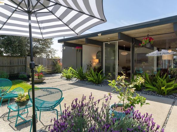 8156 Coach Dr, Oakland CA 94605