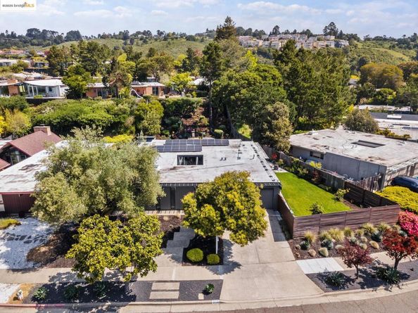 8156 Coach Dr, Oakland CA 94605