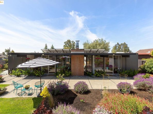 8156 Coach Dr, Oakland CA 94605