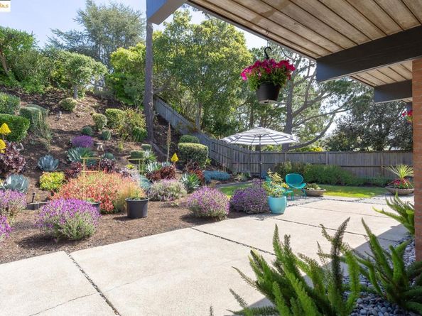 8156 Coach Dr, Oakland CA 94605