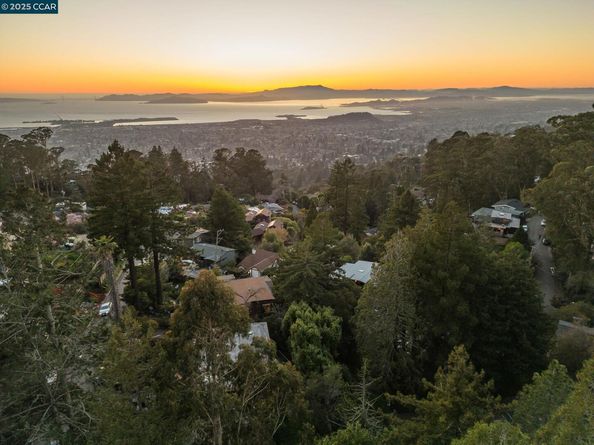230 Fairlawn Dr, Berkeley CA 94708