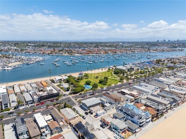 1733 W Balboa Boulevard, Newport Beach CA 92663