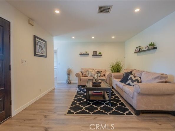 16732 Lassen Street, Northridge (los Angeles) CA 91343