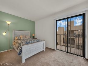 21040 Parthenia Street 20, Canoga Park (los Angeles) CA 91304