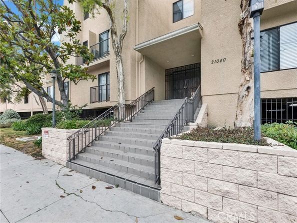 21040 Parthenia Street 20, Canoga Park (los Angeles) CA 91304