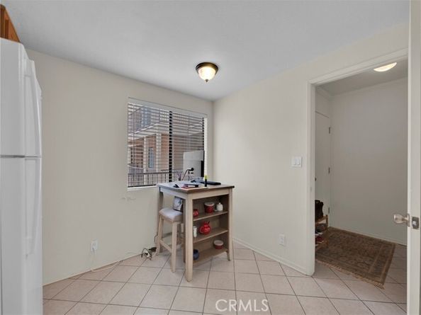 21040 Parthenia Street 20, Canoga Park (los Angeles) CA 91304
