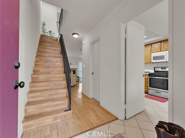 21040 Parthenia Street 20, Canoga Park (los Angeles) CA 91304