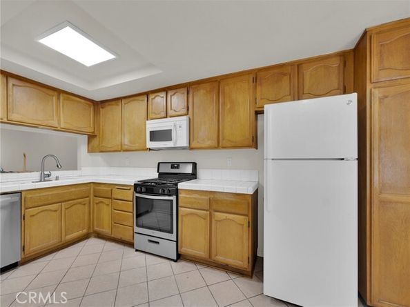 21040 Parthenia Street 20, Canoga Park (los Angeles) CA 91304