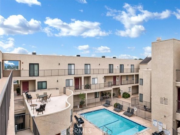 21040 Parthenia Street 20, Canoga Park (los Angeles) CA 91304