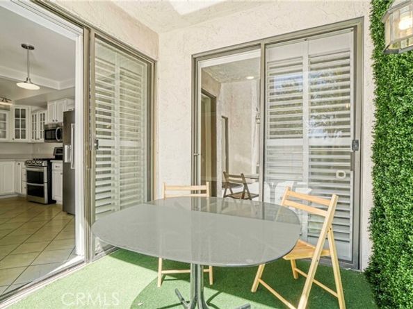 17140 Burbank Boulevard 105, Encino (los Angeles) CA 91316