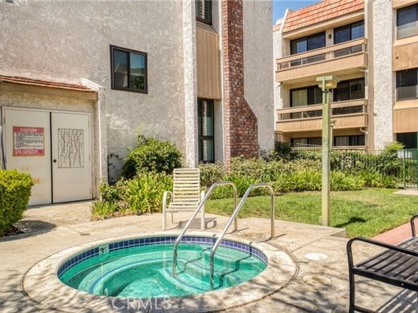 17140 Burbank Boulevard 105, Encino (los Angeles) CA 91316