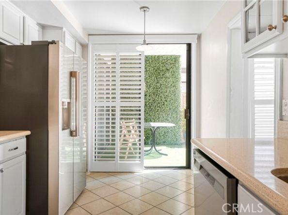17140 Burbank Boulevard 105, Encino (los Angeles) CA 91316
