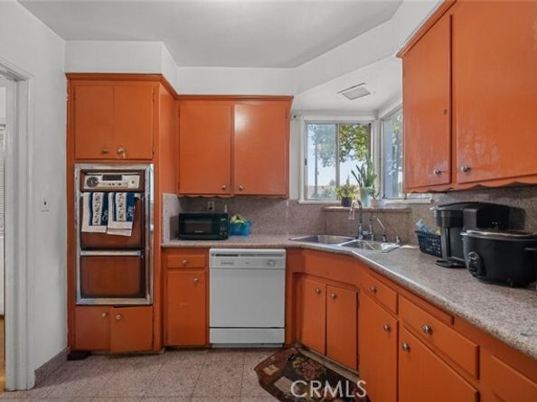 8062 Tyrone Avenue, Panorama City (los Angeles) CA 91402