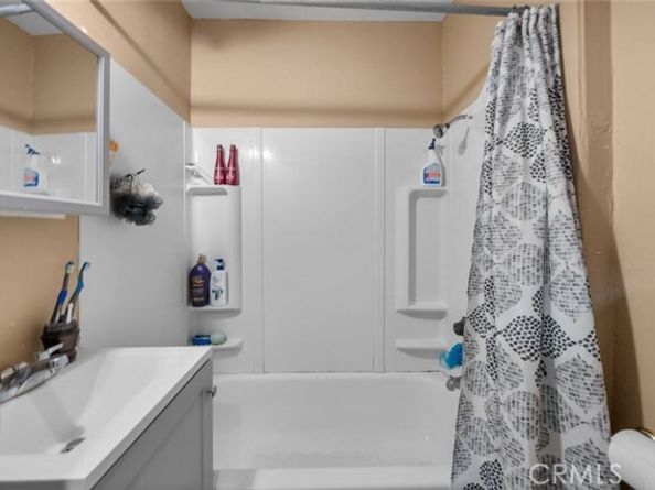 8062 Tyrone Avenue, Panorama City (los Angeles) CA 91402