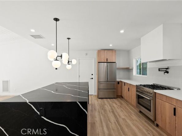 4801 Almidor Avenue, Woodland Hills (los Angeles) CA 91364