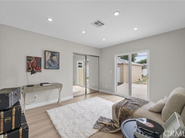 6820 Jellico Avenue, Van Nuys (los Angeles) CA 91406