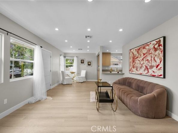 6820 Jellico Avenue, Van Nuys (los Angeles) CA 91406