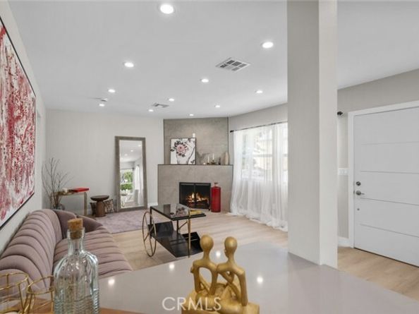 6820 Jellico Avenue, Van Nuys (los Angeles) CA 91406